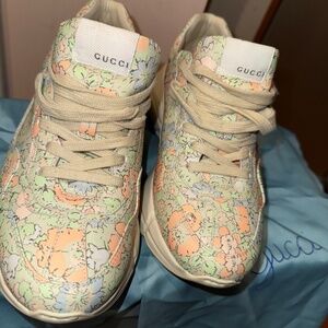 Woman’s Gucci Liberty London Rhyton’s